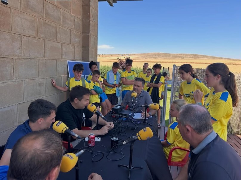 Participantes de Young Talent durante una entrevista en La Estación